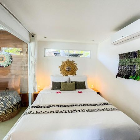 Villa Kotak Surfers Escape Reopening Rates Apply Now Selong Belanak Eksteriør bilde